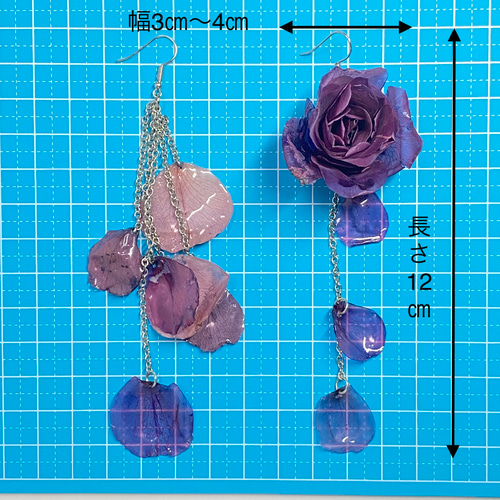 バラの花びらのプリザーブドフラワー・アシンメトリーレジンピアス