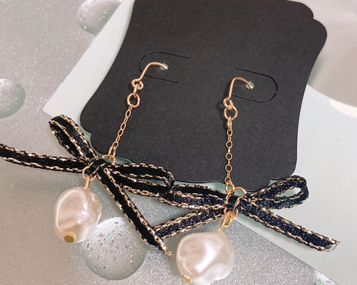 リボンバロックパールピアス ピアス（フック・チェーン） まめ 通販