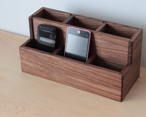 無垢材ウォールナットの便利な小物入れ （リモコン、スマホ、ペン収納