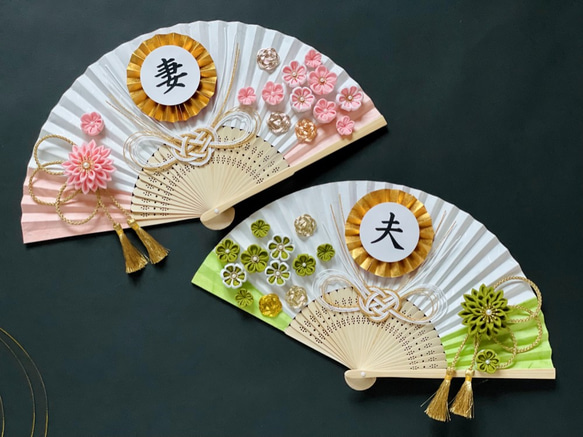 再販】-春- 夫婦扇子セット ちりめんつまみ細工・タッセル 前