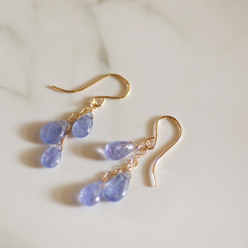 タンザナイトの3粒ピアス（14KGF）