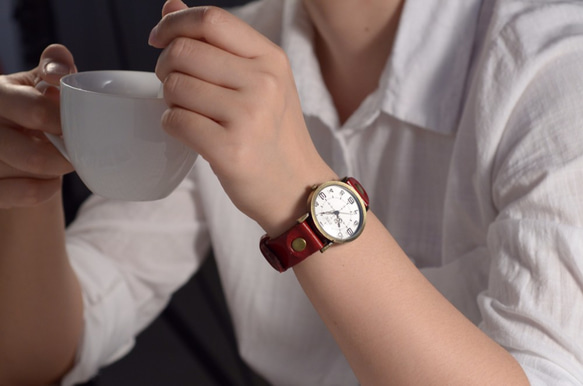 再々々々販ユニセックスタイプの時計付ブレスレットで、年齢・男女問わず人気です。レッド 2枚目の画像