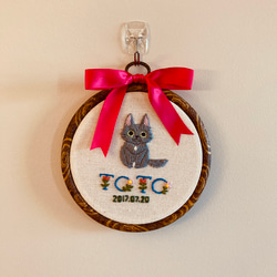 【オーダーメイド】猫ちゃん刺繍壁掛け飾り。完全カスタマイズ可能。名前・記念日入り 8枚目の画像