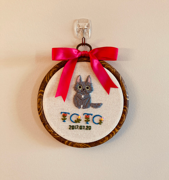 【オーダーメイド】猫ちゃん刺繍壁掛け飾り。完全カスタマイズ可能。名前・記念日入り 8枚目の画像