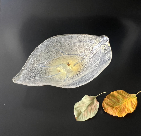 Leaf  葉っぱのお皿　ゴールド大 5枚目の画像