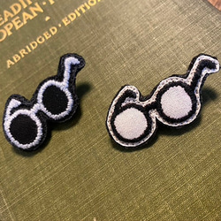 刺繍ブローチ【黒ぶちめがね】 2枚目の画像