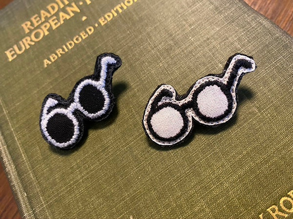 刺繍ブローチ【黒ぶちめがね】 2枚目の画像