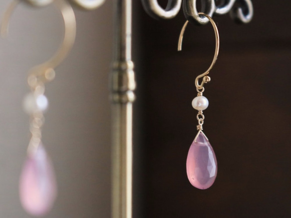 櫻桃石英和淡水珍珠耳環 第3張的照片