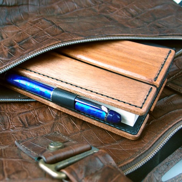 【受注製作：送料無料】　木と革で作った　A6文庫本サイズ専用ブックカバー