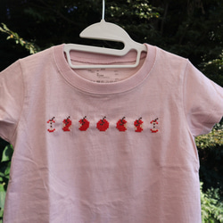 BABY 手刺繍Tシャツ　80サイズ　スモーキーピンク りんご満ち欠け 4枚目の画像