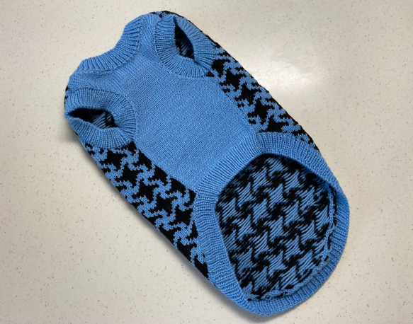 家庭編み機で編んだ子犬用セーター《ブルー》サイズオーダ可 2枚目の画像
