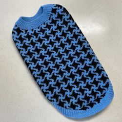家庭編み機で編んだ子犬用セーター《ブルー》サイズオーダ可 3枚目の画像