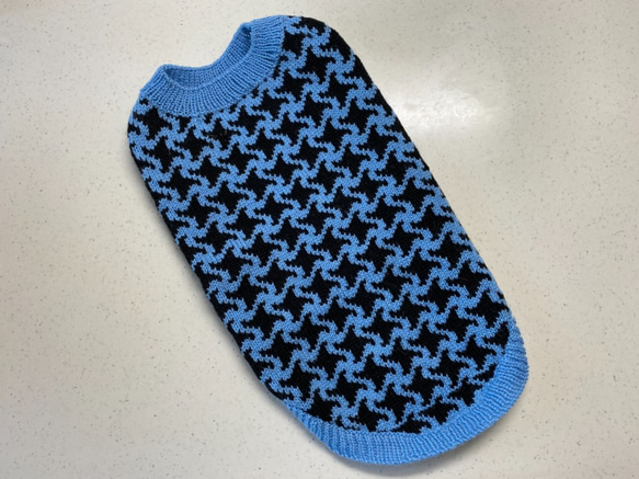 家庭編み機で編んだ子犬用セーター《ブルー》サイズオーダ可 3枚目の画像