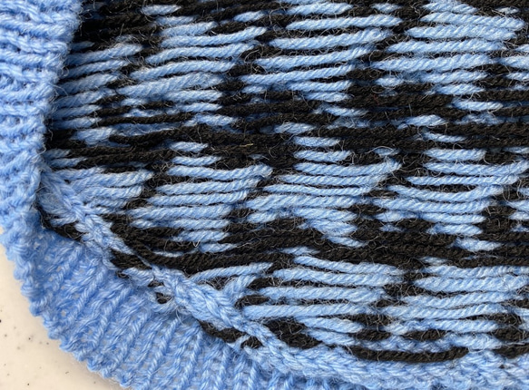 家庭編み機で編んだ子犬用セーター《ブルー》サイズオーダ可 6枚目の画像