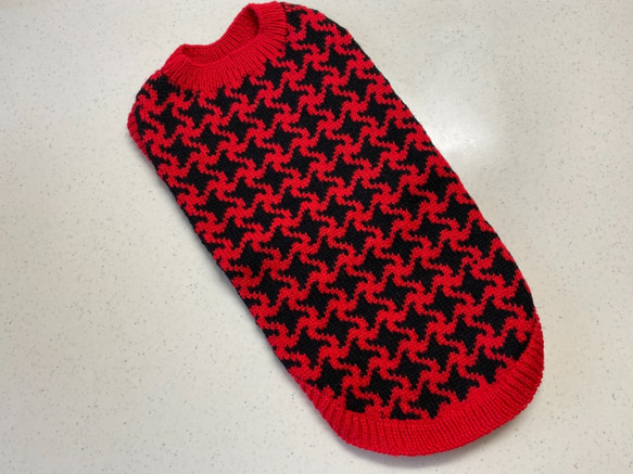 家庭編み機で編んだ子犬用セーター《赤》サイズオーダ可 2枚目の画像