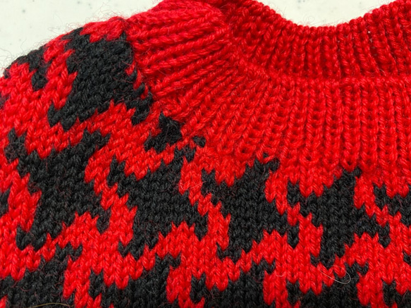 家庭編み機で編んだ子犬用セーター《赤》サイズオーダ可 5枚目の画像
