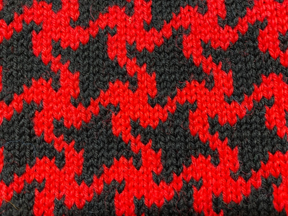 家庭編み機で編んだ子犬用セーター《赤》サイズオーダ可 8枚目の画像