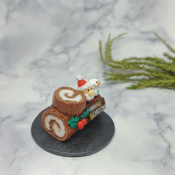 ミニチュアスイーツ　クリスマスケーキ　ブッシュドノエル♡ ロールケーキ　サンタクロース　雪だるま　ヒイラギ　チョコレート 3枚目の画像