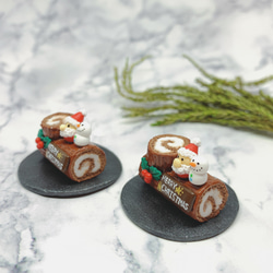 ミニチュアスイーツ　クリスマスケーキ　ブッシュドノエル♡ ロールケーキ　サンタクロース　雪だるま　ヒイラギ　チョコレート 5枚目の画像