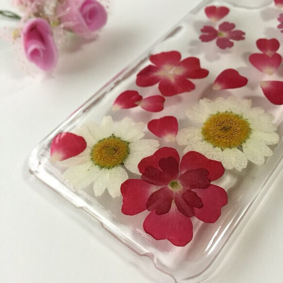 バラの花びらのiPhoneケース 2枚目の画像