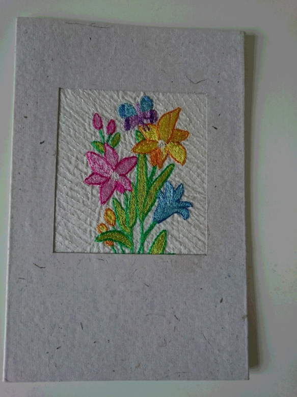 お花の手刺繍のメッセージカード  from バングラデシュ 1枚目の画像