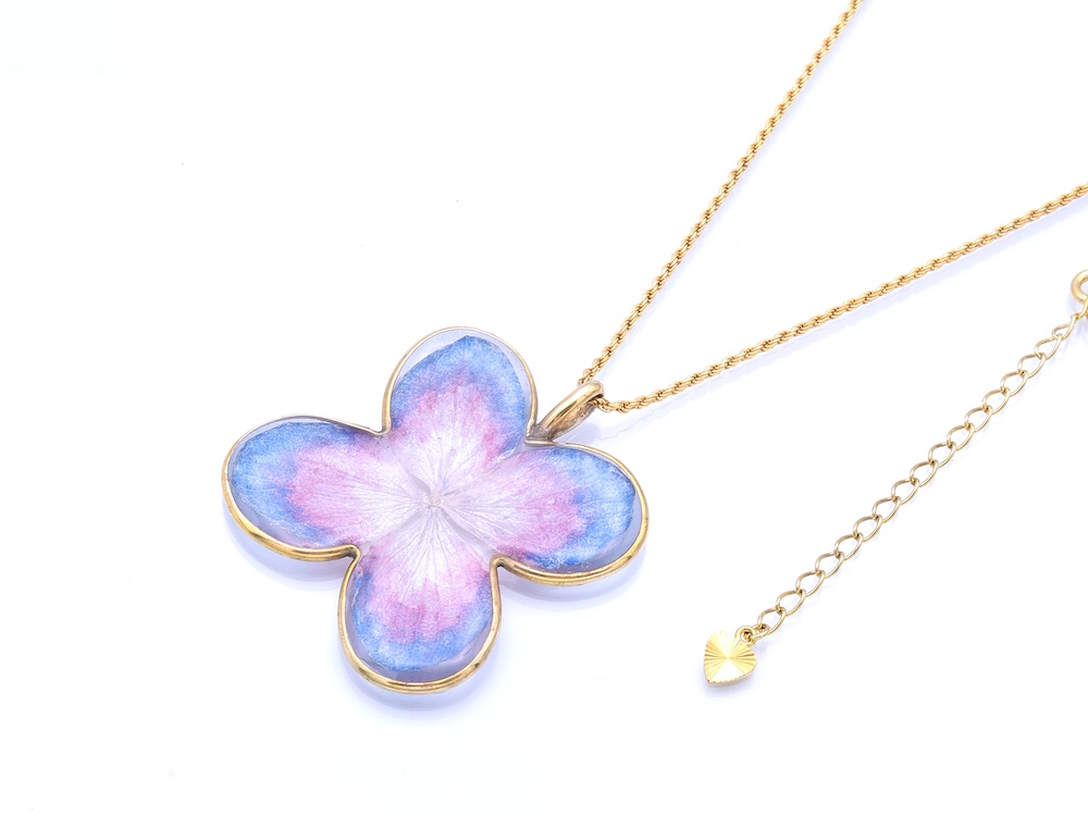 パピヨンの虹色ペンダント【アジサイの花・ラピスラズリ・桃色珊瑚】・24kgp