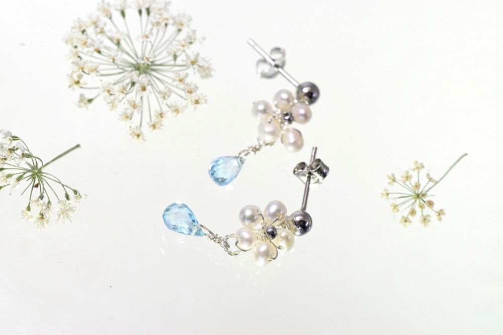 極上カット スカイブルートパーズと淡水パールのフラワーピアス