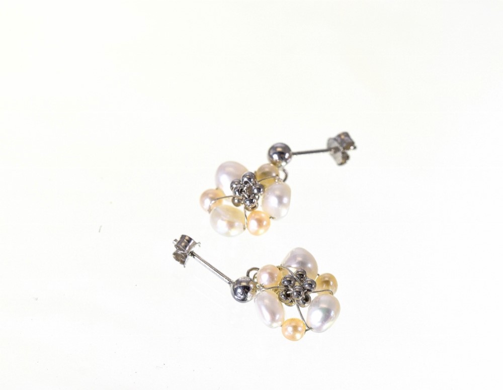 【受注製作】色違い淡水パール・エーデルワイスのピアス
