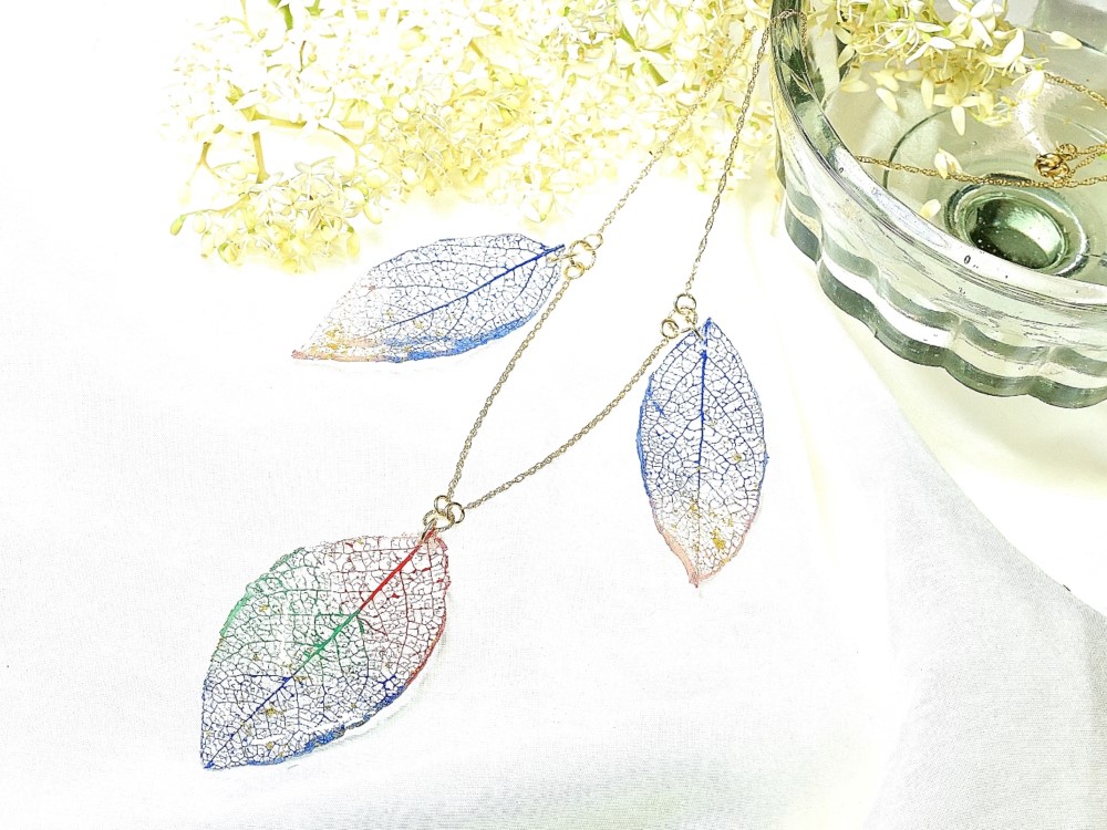 【受注製作】3つの葉っぱのレースネックレス (天然ラピスラズリ・マラカイト・本朱で染色）・14kgf