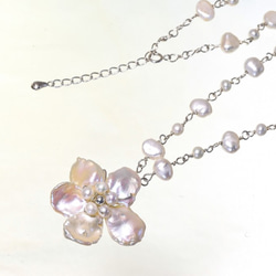 【訂單生產】淡水珍珠花卉吊墜 第4張的照片