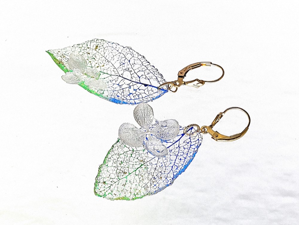 【受注製作】葉っぱのレース&葉脈アジサイの花筏ピアス(天然マラカイト＆ラピスラズリ染め)・14kgf