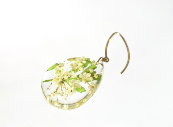 【受注製作】山野草 森の花のピアス C (ガマズミ)・14kgf《イヤリングに交換可》 5枚目の画像
