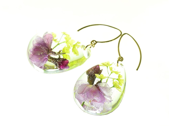 【受注製作】山野草 森の花のピアス E (ヤエベニシダレザクラ・ウリハダカエデ)14kgf《イヤリング可》 1枚目の画像