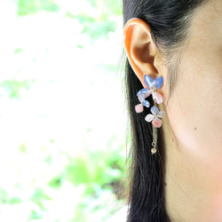 【定做】繡球花跳舞穿孔耳環（天然青金石、粉珊瑚），14kgf《可換耳環》 第3張的照片