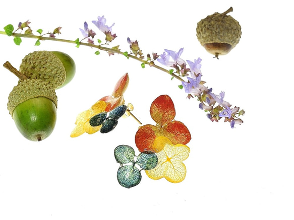 【金泥＆草木染】葉脈アジサイの秋色ピアス・14kgf 《イヤリングに交換可》 4枚目の画像