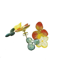 【金泥＆草木染】葉脈アジサイの秋色ピアス・14kgf 《イヤリングに交換可》 3枚目の画像