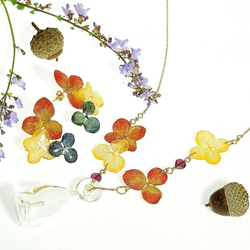 【金泥＆草木染】葉脈アジサイの秋色ピアス・14kgf 《イヤリングに交換可》 5枚目の画像