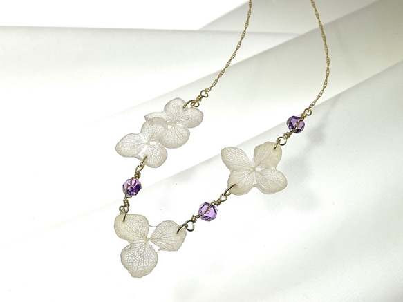 【銀泥染め】葉脈アジサイとアメジストのネックレス・14kgf 1枚目の画像