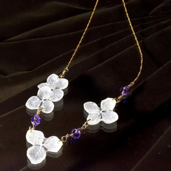 【銀泥染め】葉脈アジサイとアメジストのネックレス・14kgf 3枚目の画像