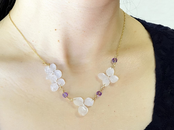 【銀泥染め】葉脈アジサイとアメジストのネックレス・14kgf 2枚目の画像
