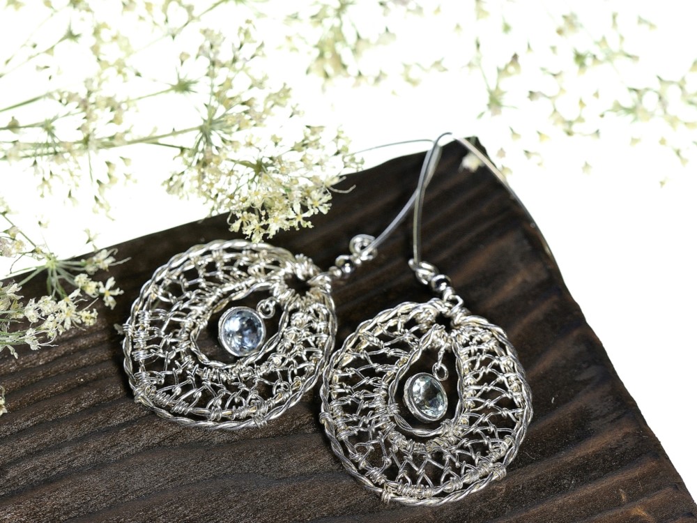 (送料無料) Silver 透かし模様のサークルピアス《アクアマリン》