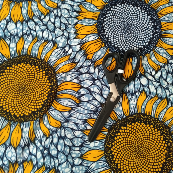 アフリカ布　ベナン　夏の向日葵 50cm アフリカンプリント　ハンドメイド素材　パーニュ　綿100% 5枚目の画像