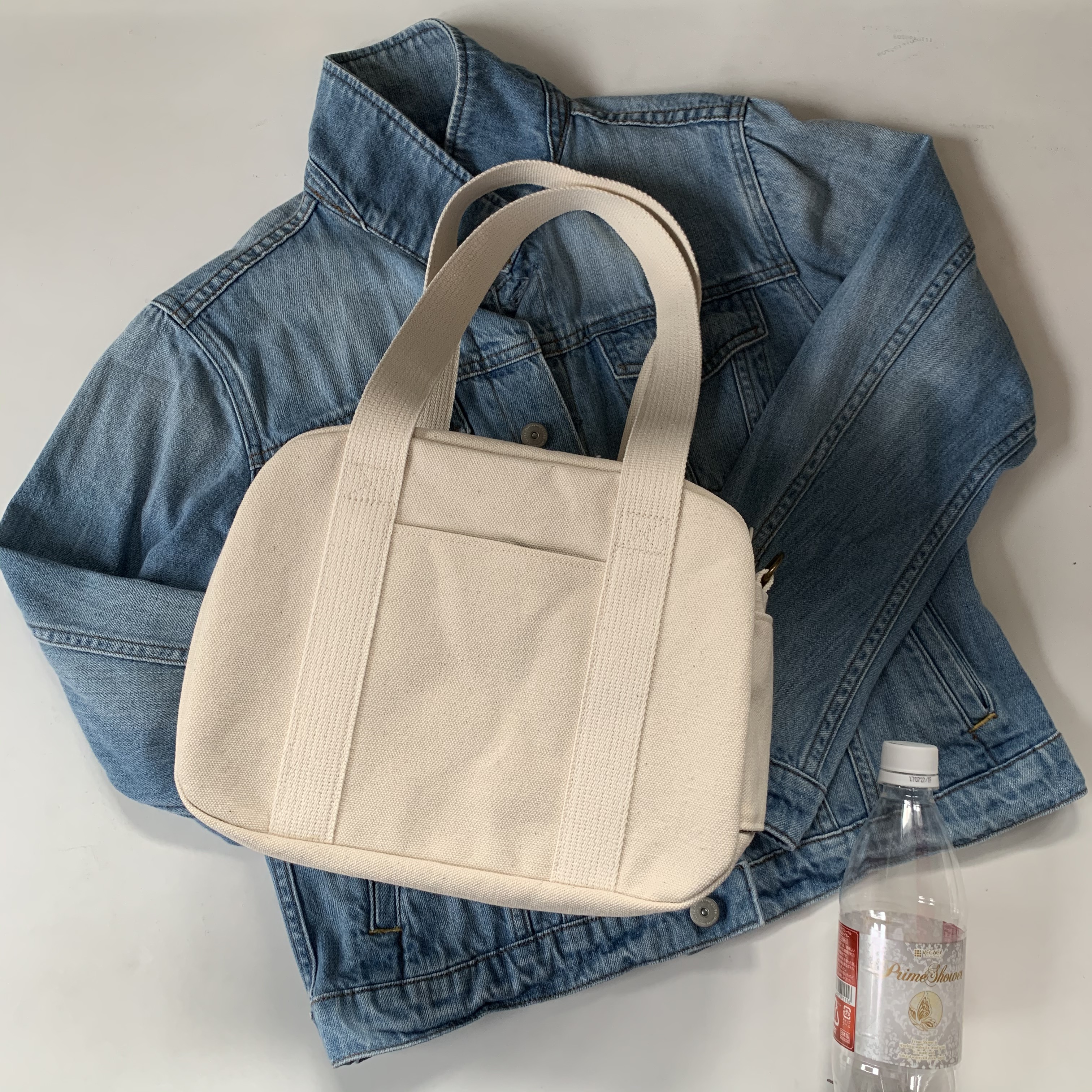 身軽に使える帆布ボストン。コンパクトだけど、収納たっぷり。warabi-no