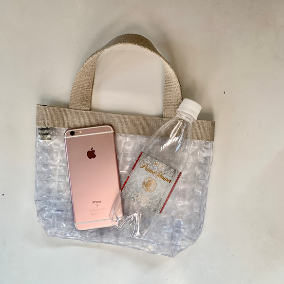 ミニバッグから始めるリネンとPVCの異素材バッグ。市松模様みたいなスクエア柄。warabi-no 4枚目の画像