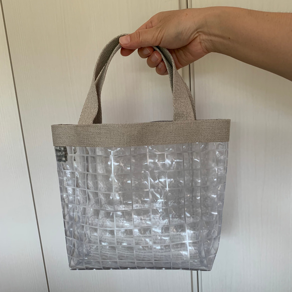ミニバッグから始めるリネンとPVCの異素材バッグ。市松模様みたいなスクエア柄。warabi-no 5枚目の画像