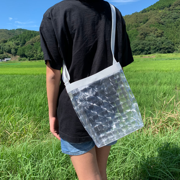 雨でも遊びたい！PVCショルダー。パノラマスクエアのクリアバッグ