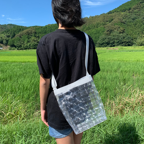 雨でも遊びたい！PVCショルダー。パノラマスクエアのクリアバッグ