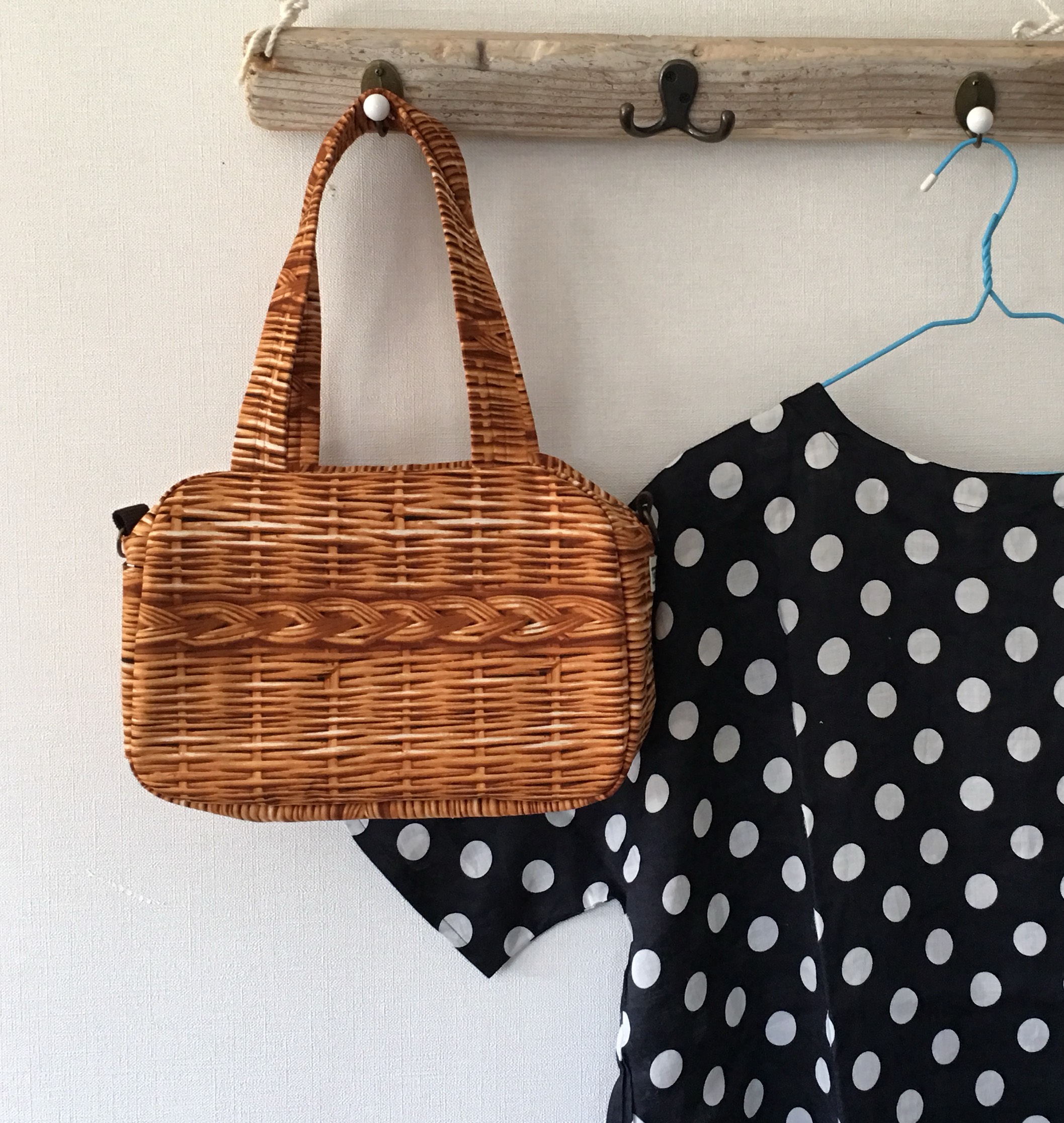 優しいかごバッグ。布製かごプリントだからファスナー付き。warabi-no