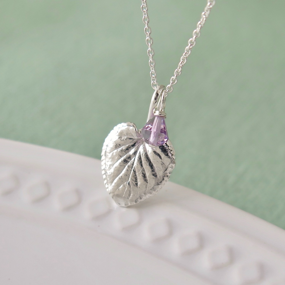 [純銀製] 小さなスミレのリーフペンダント, 天然石(アメシスト), シルバーチェーン＋チェーンアジャスター, 一点物