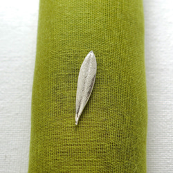 [純銀] オリーブリーフのピンブローチ(2.8cm), 1点物, mini シルバーケアセット付 3枚目の画像